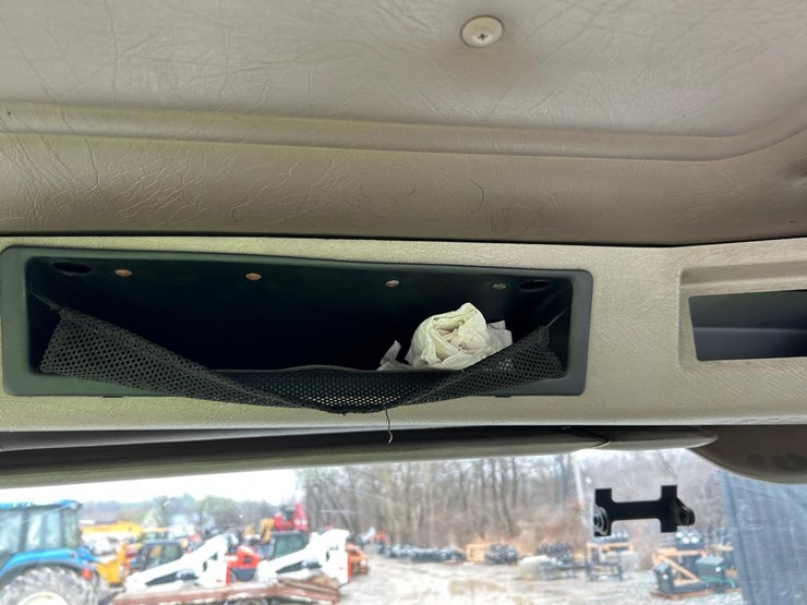 international-4700-lpx-service-body-truck-image-22