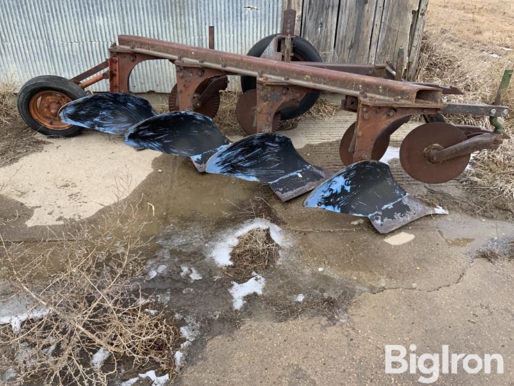 international-411-image-8