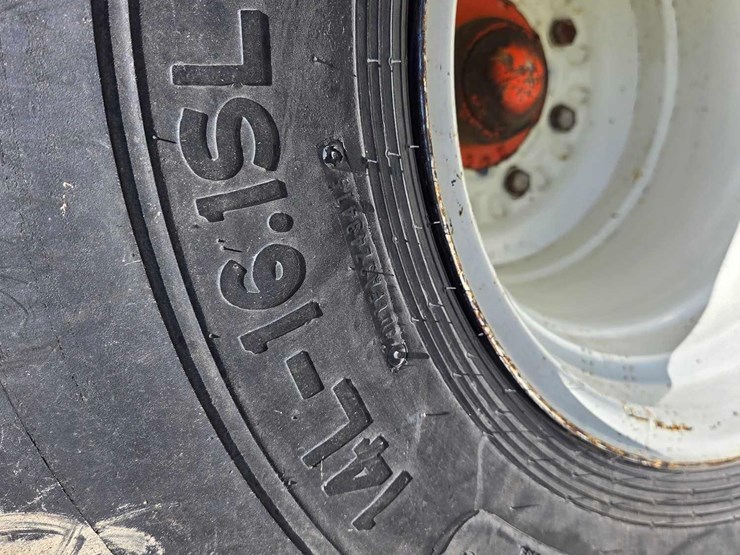 case-2290-tractor-image-32