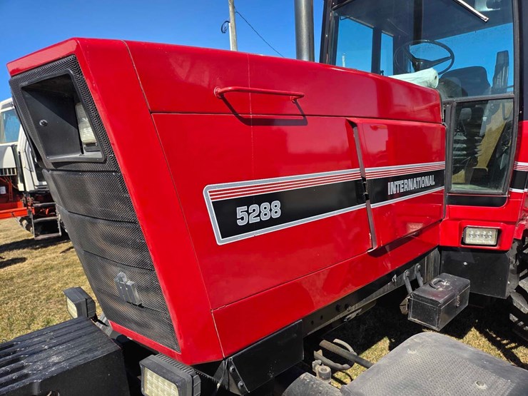 ih-5288-tractor-image-34