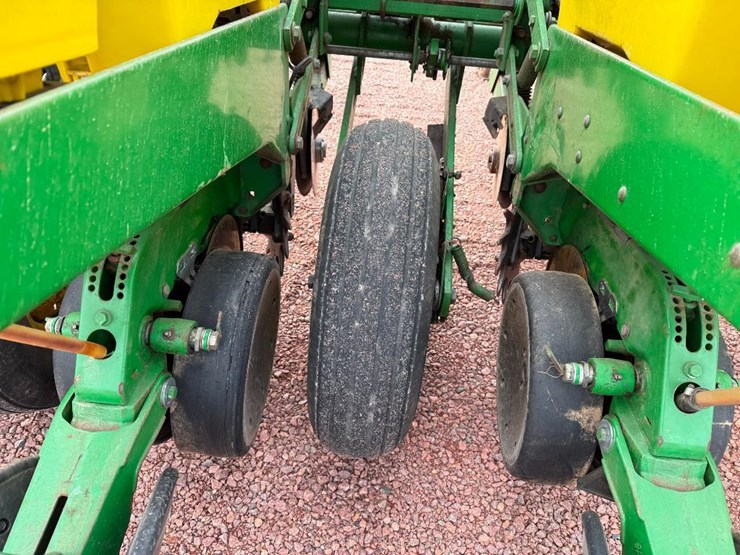 john-deere-1750-image-16