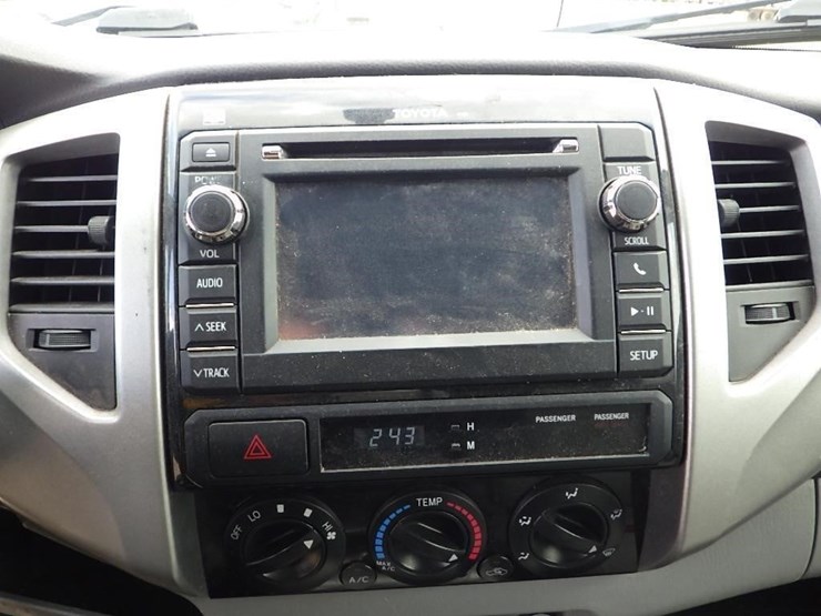 2013-toyota-tacoma-image-29