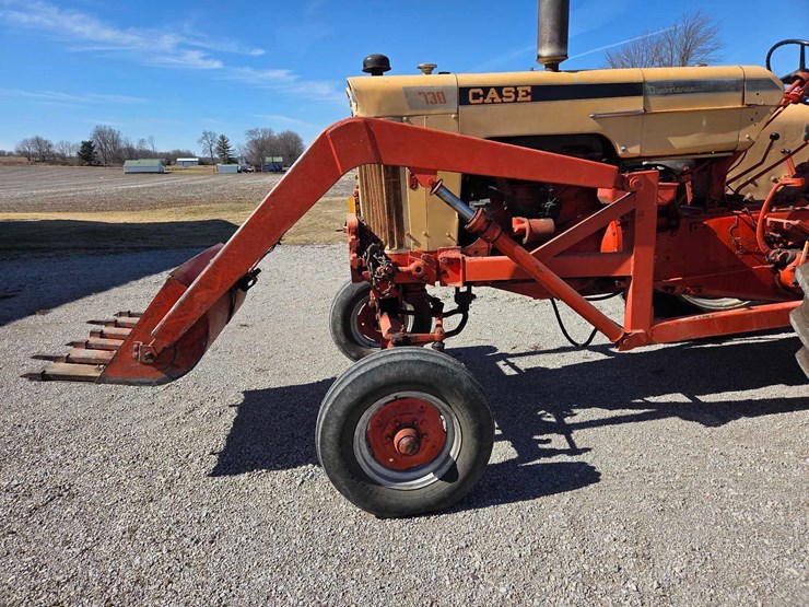 case-730-tractor-image-9