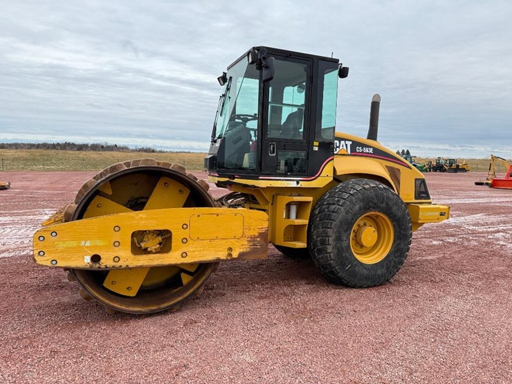 caterpillar-cs-563e-image-1