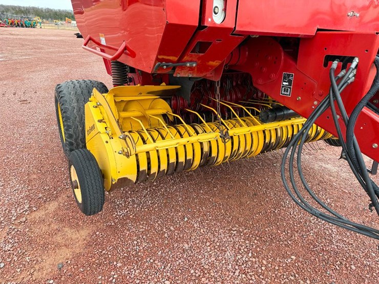 new-holland-br7070-image-15