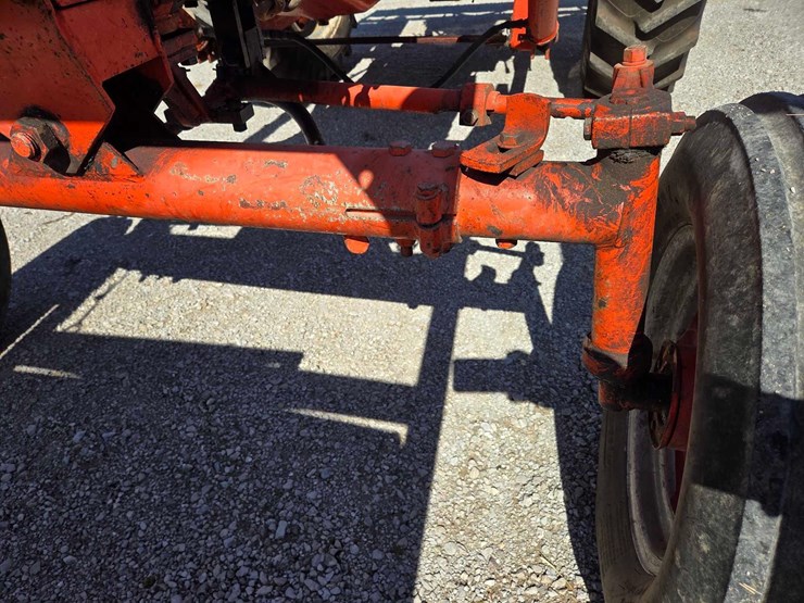 case-730-tractor-image-30