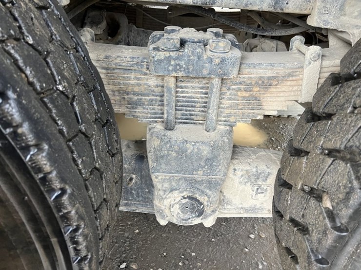 1998-peterbilt-330-image-18