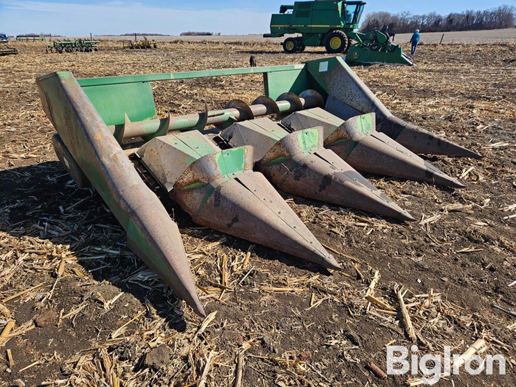 john-deere-444-image-3