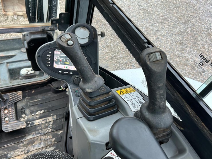 2023-bobcat-e60-image-21