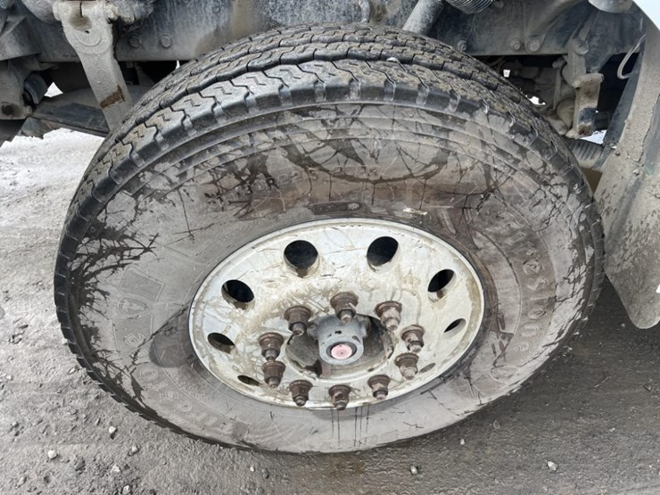 1998-peterbilt-330-image-14