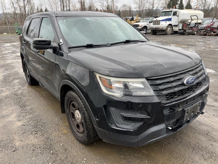 2018-ford-explorer-image-2