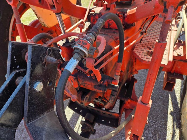 case-730-tractor-image-19