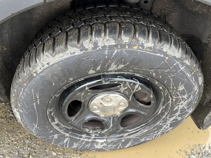 2020-ford-explorer-image-16