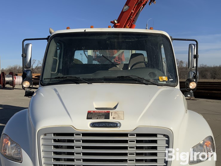 2012-freightliner-m2-106-image-11