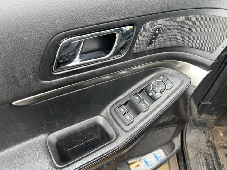 2018-ford-explorer-image-24