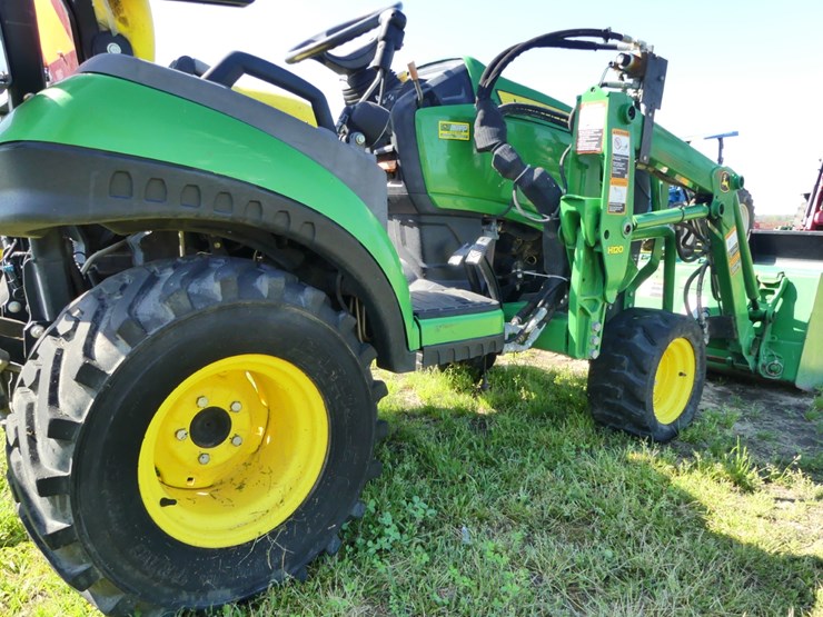 2014-john-deere-1025r-image-6