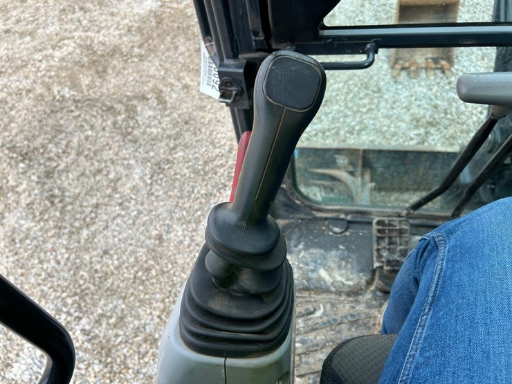 2022-deere-30g-image-24