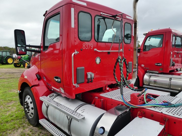 2018-kenworth-t680-image-8