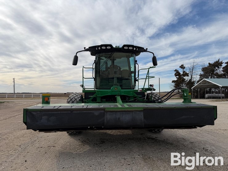 2021-john-deere-w235-image-2