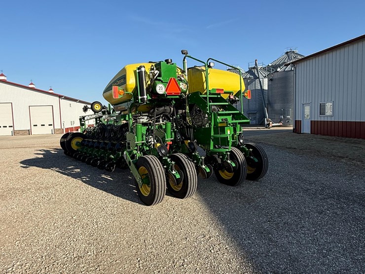 2021-john-deere-1775nt-image-7