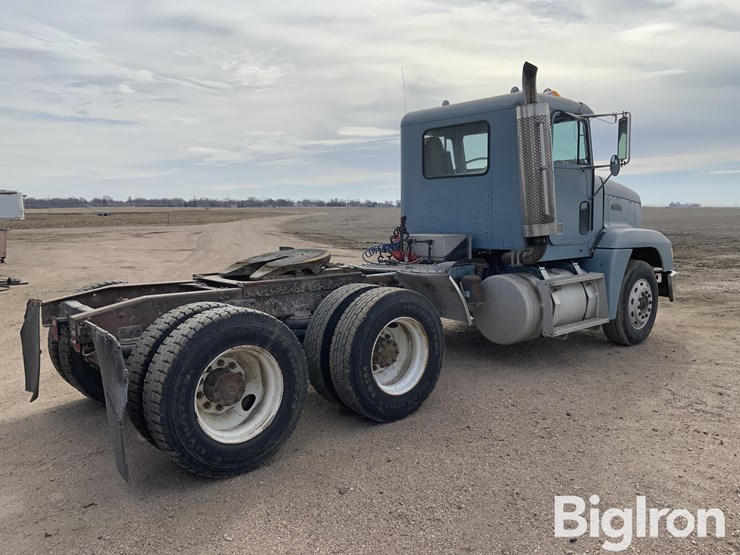 1990-freightliner-fld120-image-5