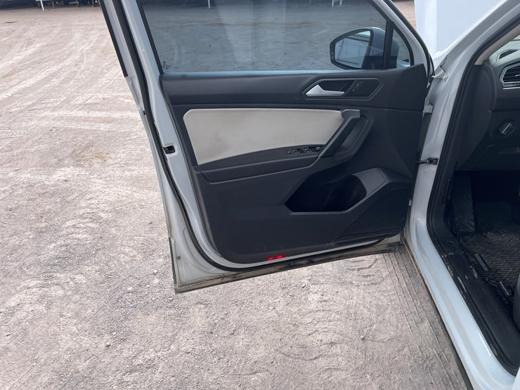 2019-volkswagen-tiguan-se-image-68