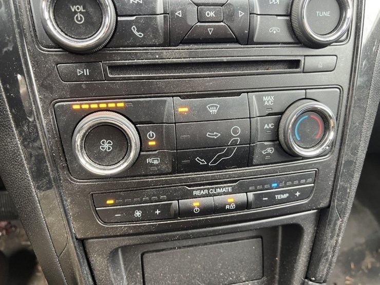 2018-ford-explorer-image-29