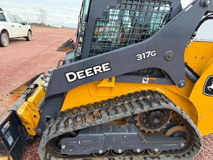 2020-deere-317g-image-13