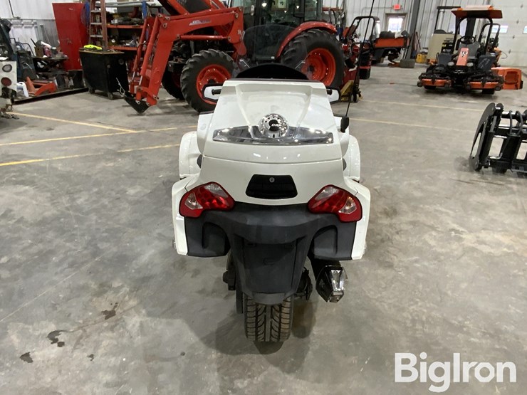 2011-massey-ferguson-730-image-6