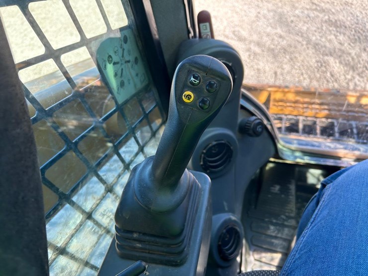 2022-caterpillar-299d3xps-skid-steer-loader-image-26