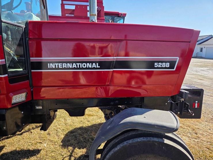 ih-5288-tractor-image-6