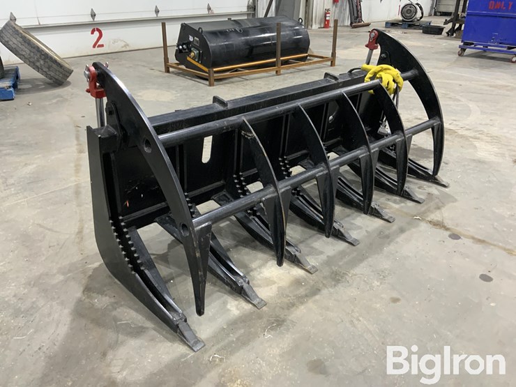 2025-massey-ferguson-730-image-3