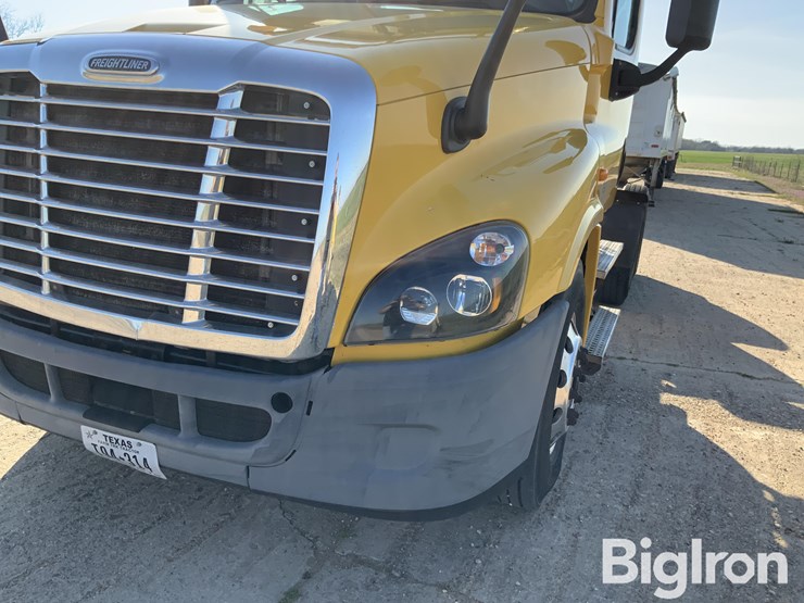 2016-freightliner-cascadia-125-image-11