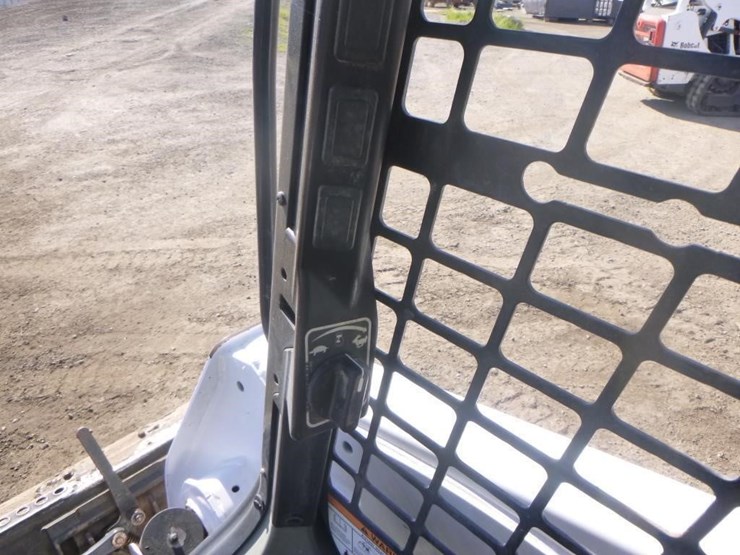 2018-bobcat-s550-image-24