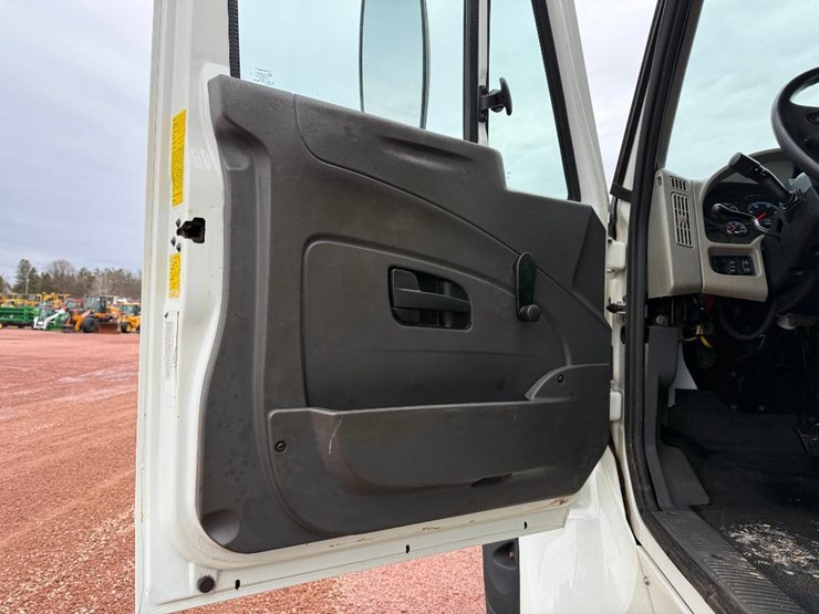 international-7600-image-52