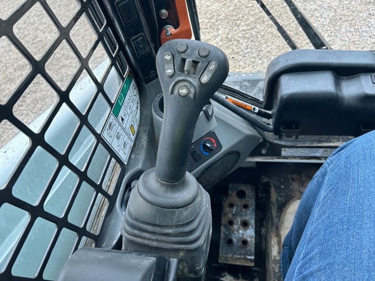 2024-bobcat-t450-image-24