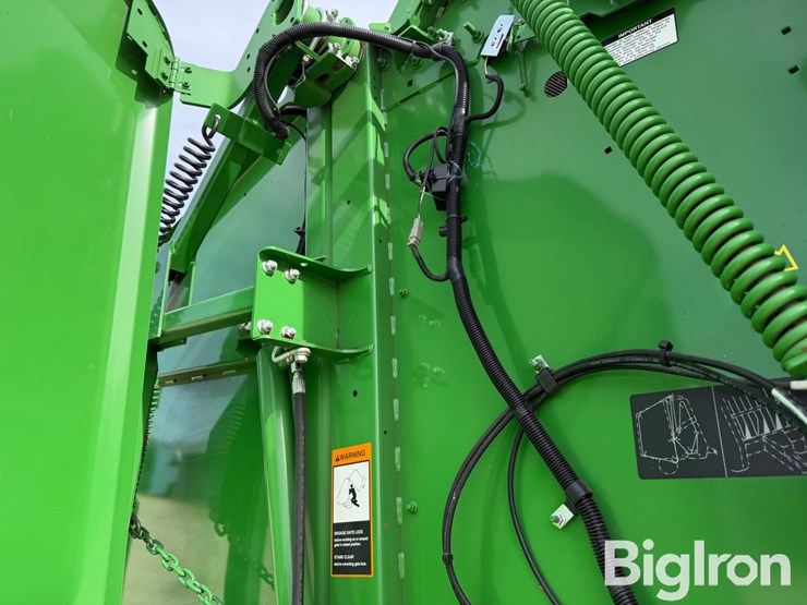 2023-john-deere-560m-image-14