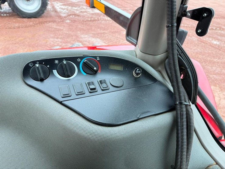 case-ih-mx240-image-61