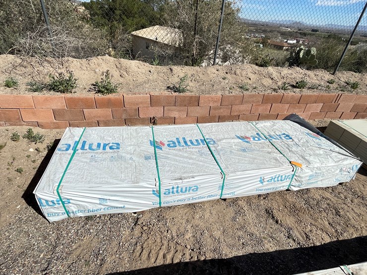 #4346-•-(appx.-308-pieces)-allura-6-¼"-primed-fiber-cement-smooth-lap-siding-image-1