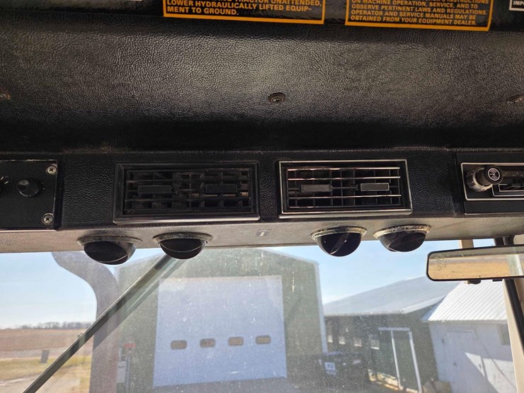 case-2290-tractor-image-3