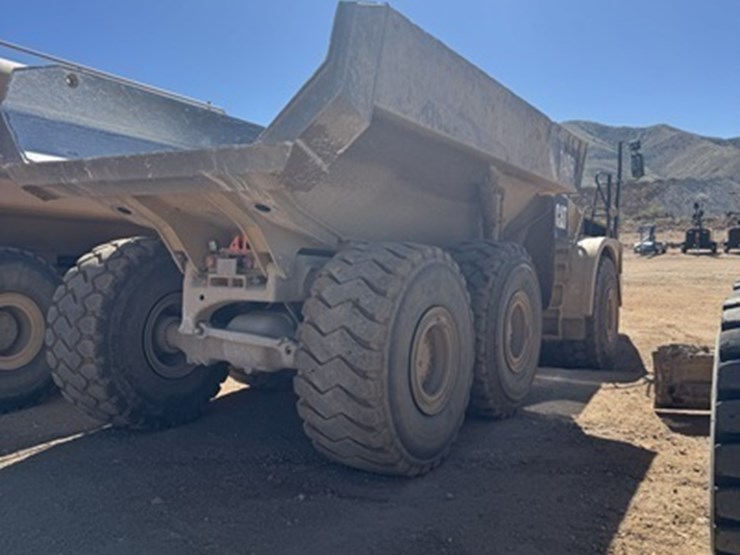 2013-caterpillar-740b-image-6