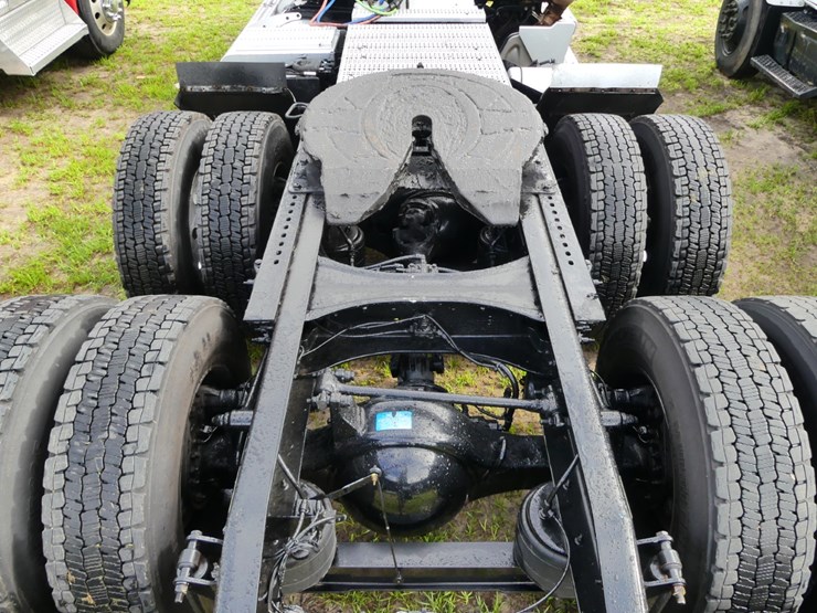 2021-peterbilt-579-image-5