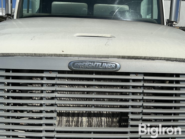 2002-freightliner-fl70-image-14