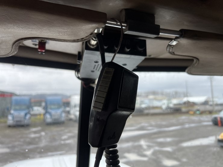 1996-peterbilt-378-image-35