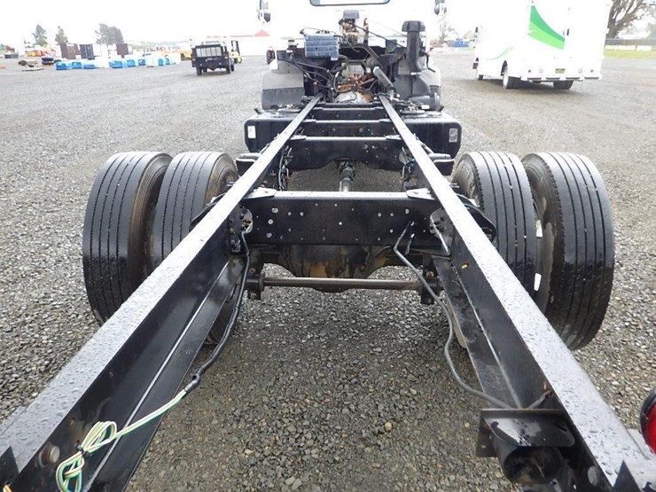 2004-izuzu-tilt-cab-22'-s/a-cab-and-chassis-image-9