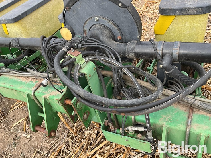 john-deere-7300-image-12