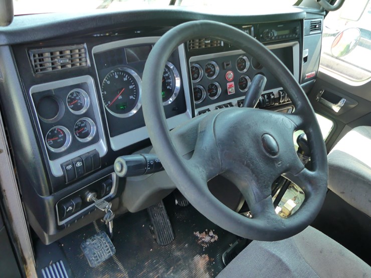2012-kenworth-t800-image-12
