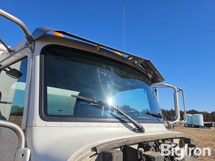 2014-peterbilt-337-image-15