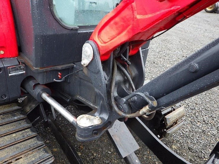 2013-yanmar-vio35-5b-image-27