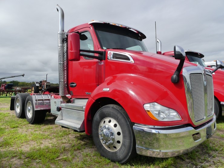 2018-kenworth-t680-image-1